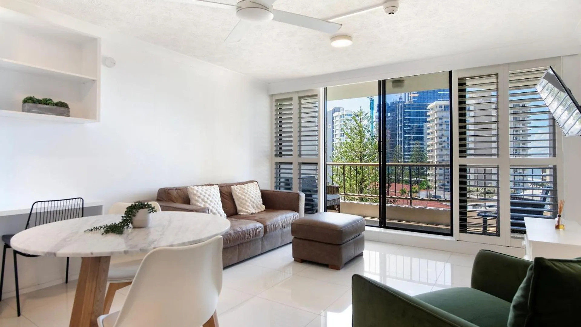 Ocean Views - Stylish 1 Bedroom In Surfers Paradise Gold Coast Australia