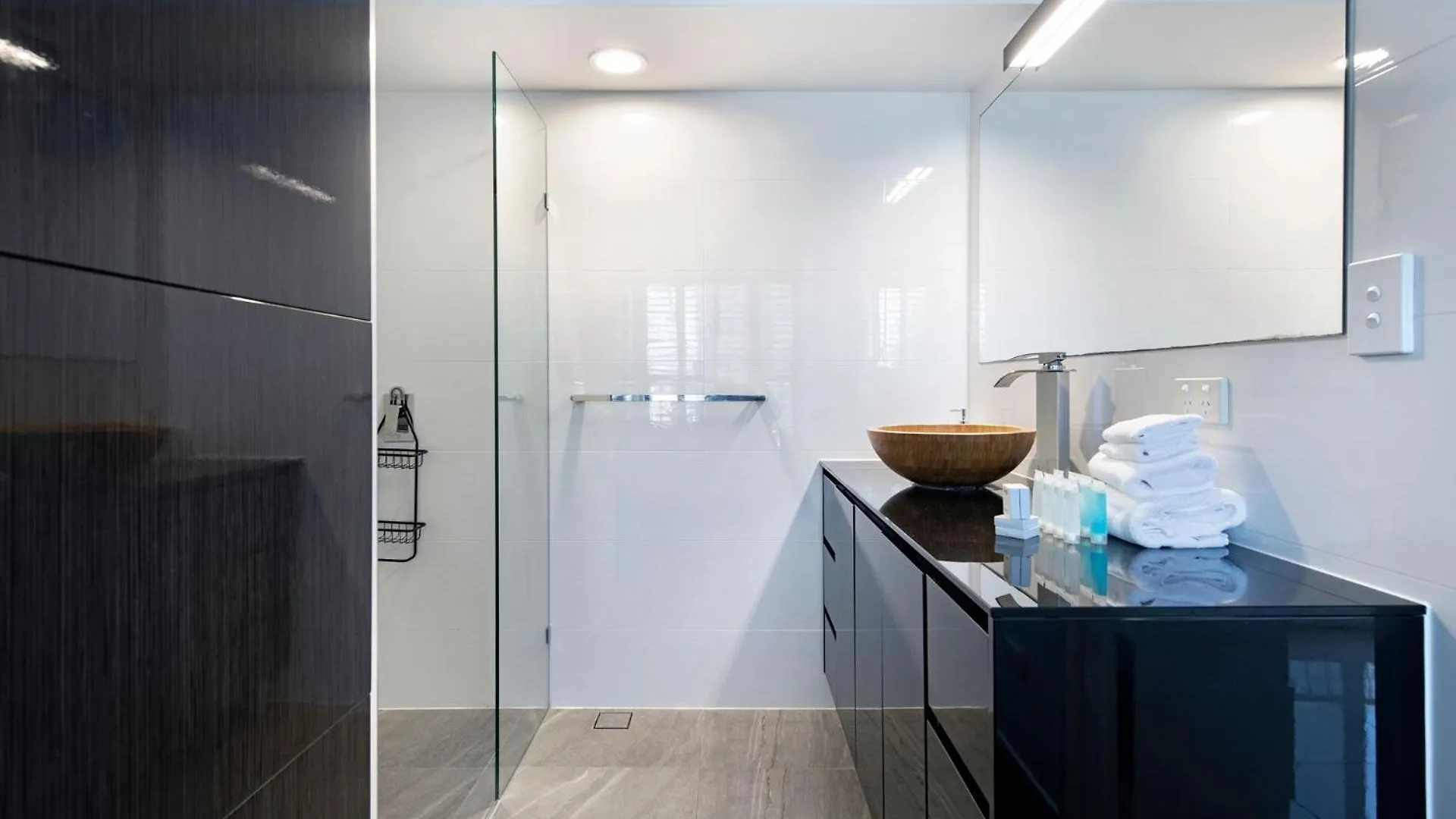 Ocean Views - Stylish 1 Bedroom In Surfers Paradise Gold Coast 0*,  Australia